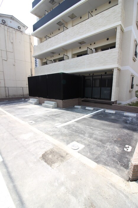 物件外観写真4　(駐車場)