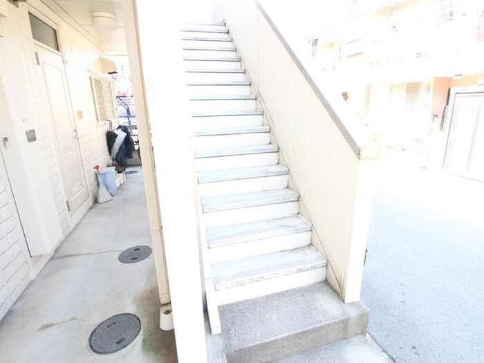 物件外観写真4　(エントランス部分)