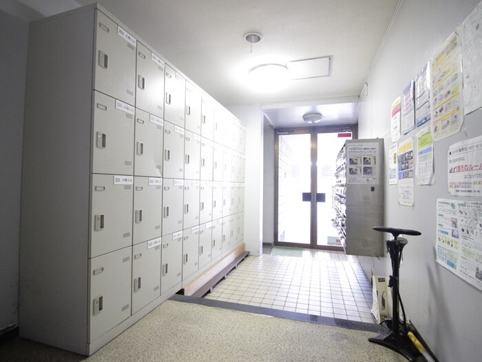 物件外観写真2　(エントランス部分)