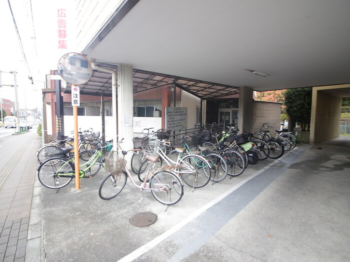 物件外観写真3　(駐輪場)