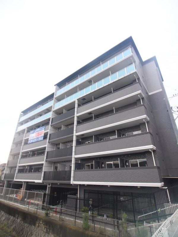 建築中