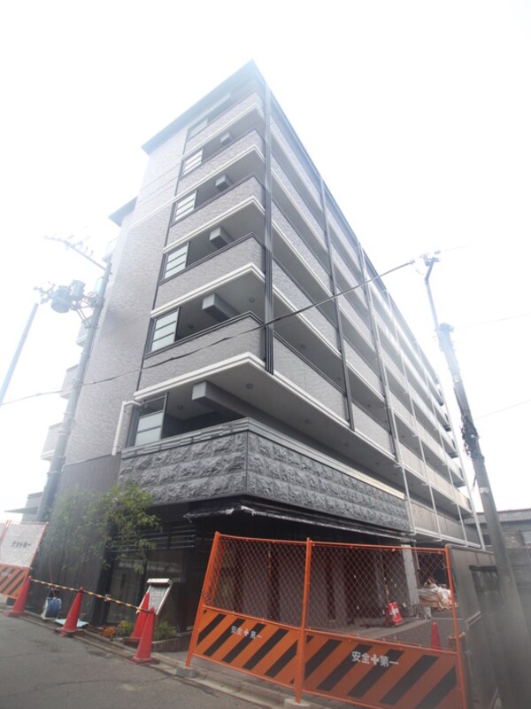 建築中