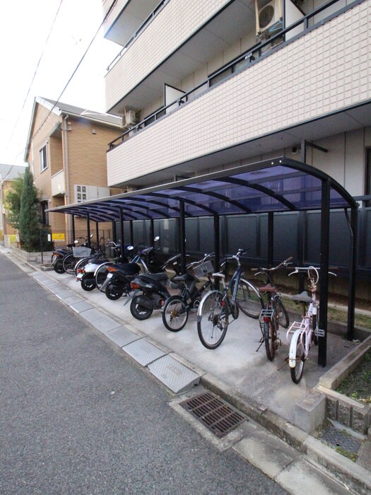 物件外観写真3　(駐輪場)