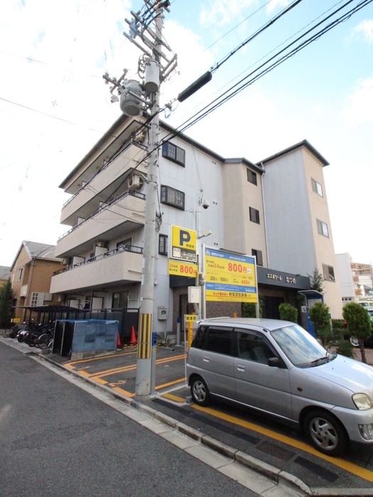 物件外観写真5　(駐車場)