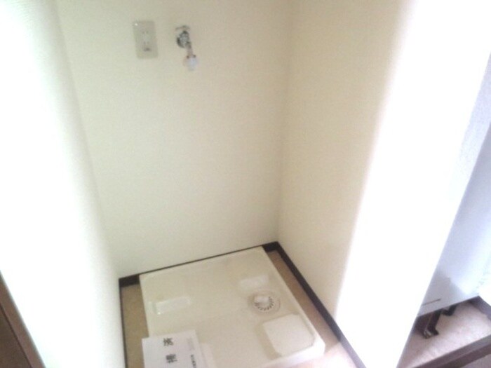 物件内観写真14　(洗濯機置場)