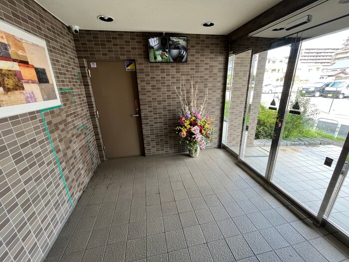 物件外観写真4　(エントランス部分)