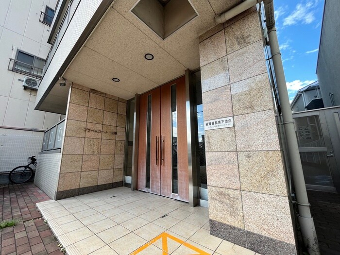 物件外観写真3　(エントランス部分)