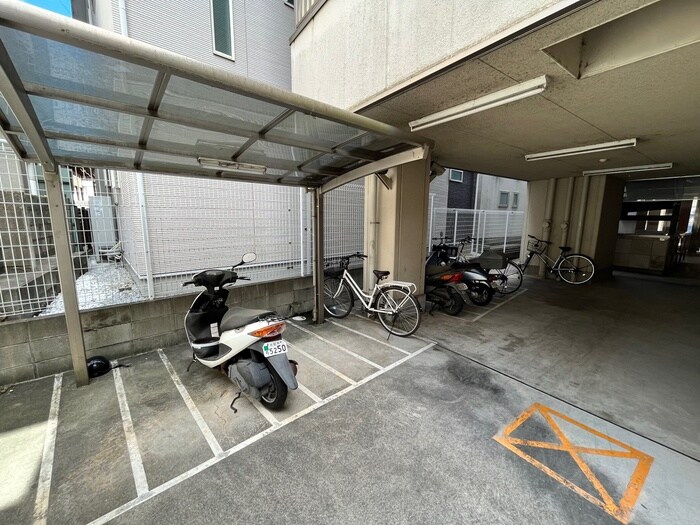 物件外観写真6　(駐輪場)