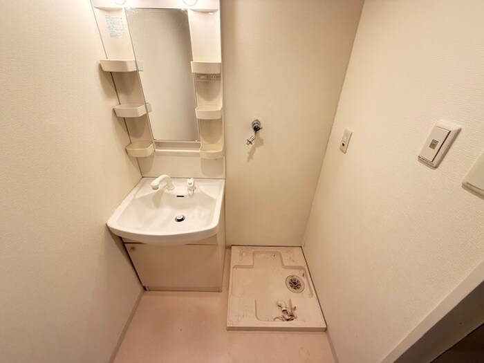 物件内観写真14　(洗濯機置場)