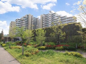 ｼﾝﾌｫﾆｱ新千里南町ｶﾞｰﾃﾞﾝｽﾞA棟外観写真