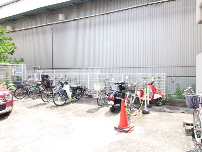 物件外観写真3　(駐車場)