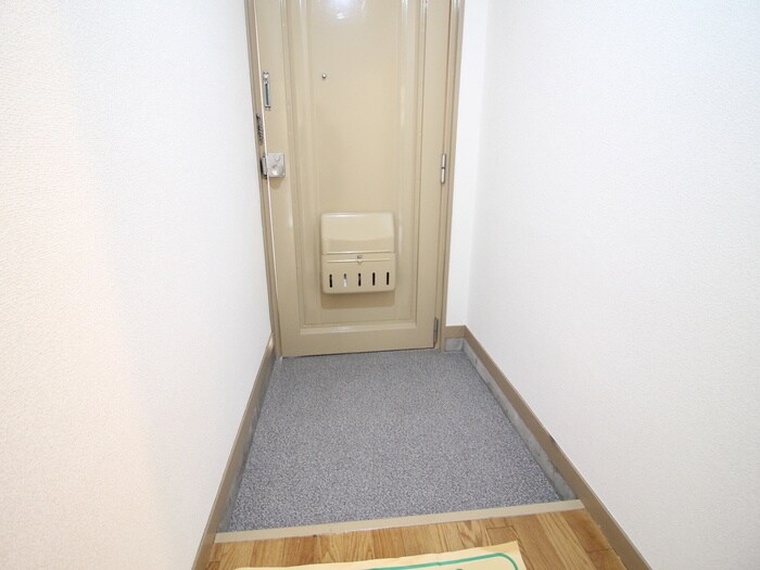 物件内観写真11　(玄関)