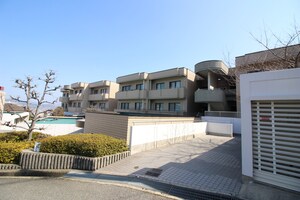 ロイヤルア－ク逆瀬川(103)外観写真