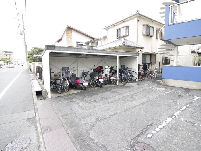 物件外観写真2　(駐輪場)