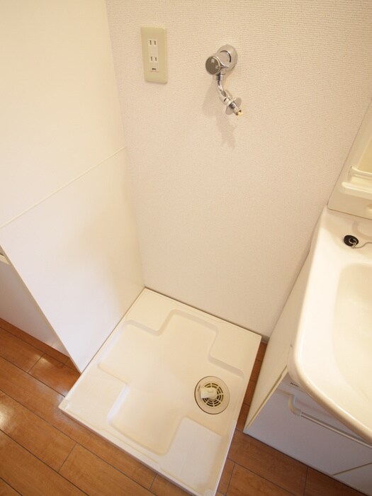 物件内観写真14　(洗濯機置場)