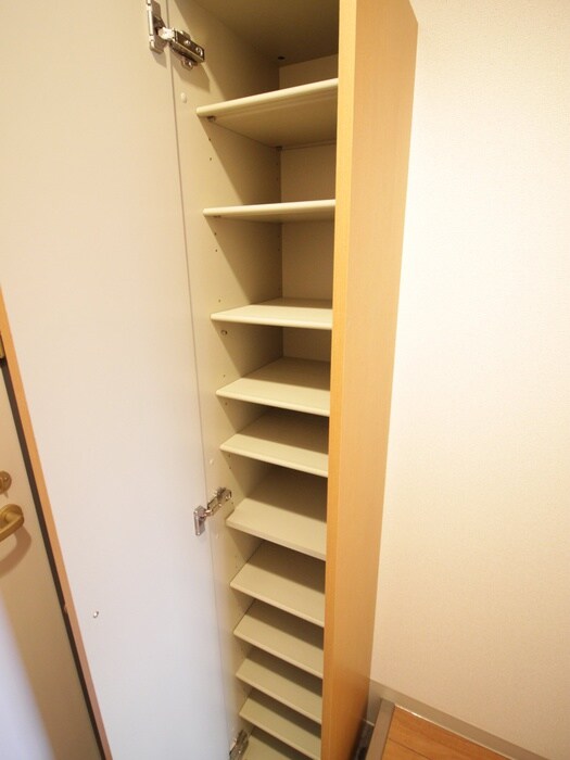 物件内観写真15　(靴箱)