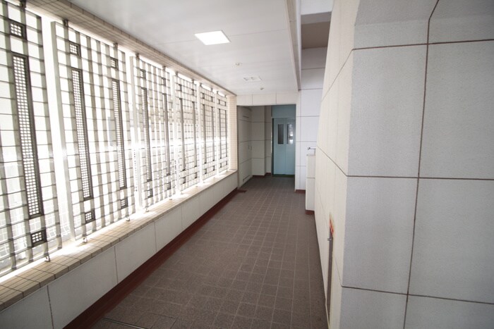 物件外観写真4　(エントランス部分)