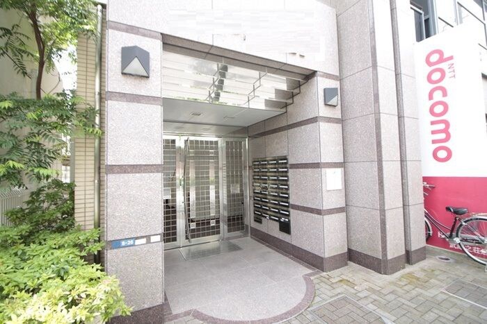 物件外観写真6　(エントランス部分)