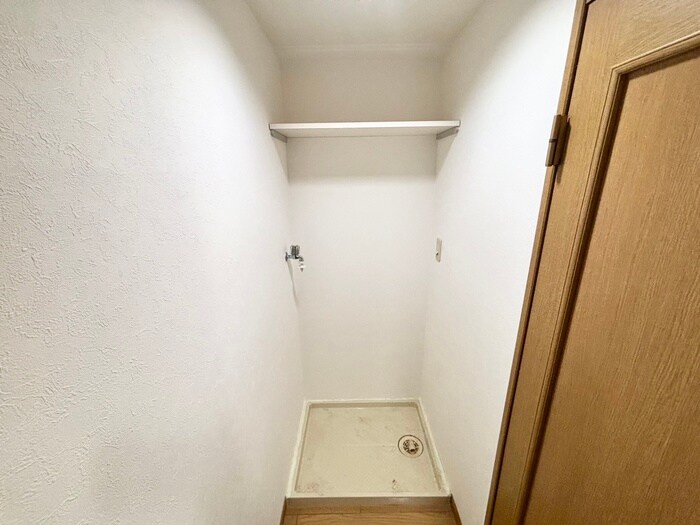 物件内観写真16　(洗濯機置場)