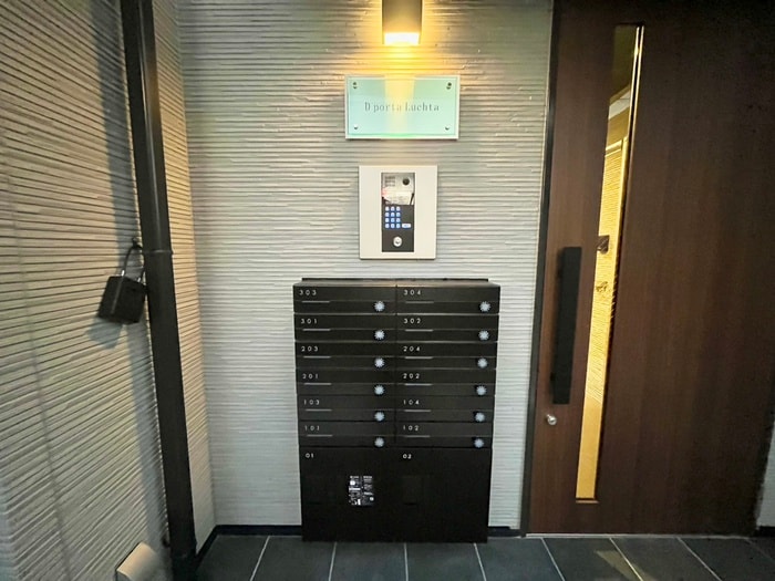 物件外観写真3　(エントランス部分)