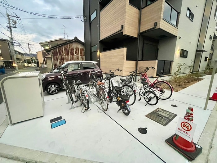 物件外観写真4　(駐輪場)