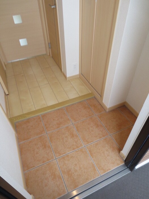 物件内観写真7　(玄関)