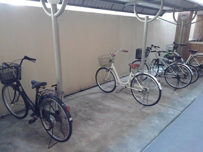 物件外観写真5　(駐輪場)