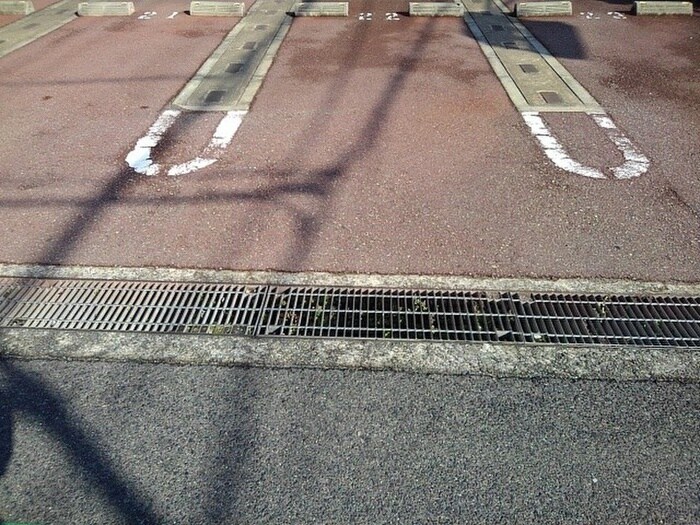 物件外観写真6　(駐車場)