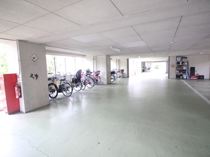 物件外観写真5　(駐車場)