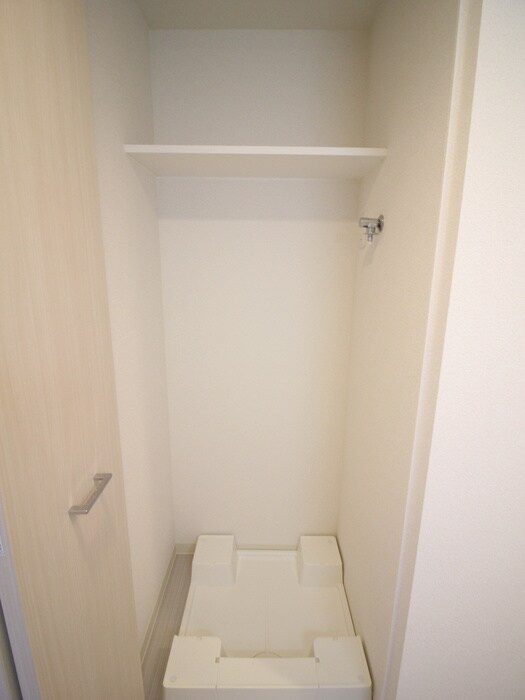 物件内観写真11　(洗濯機置場)