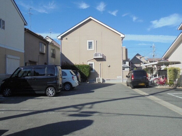 物件外観写真3　(駐車場)
