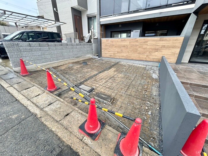 物件外観写真2　(駐車場)