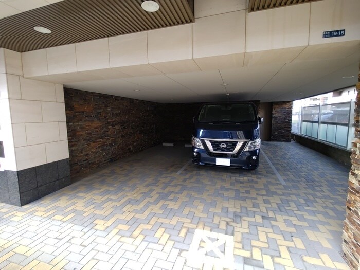 物件外観写真4　(駐車場)