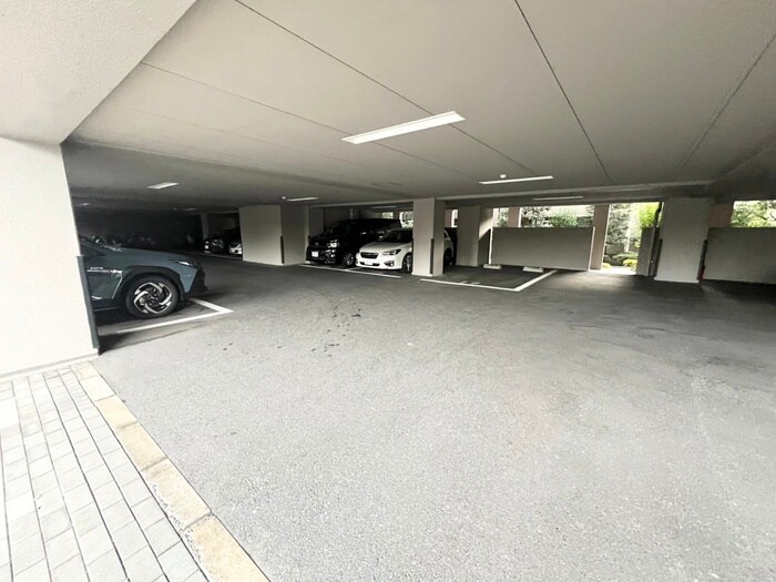 物件外観写真3　(駐車場)