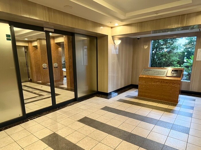 物件外観写真5　(エントランス部分)