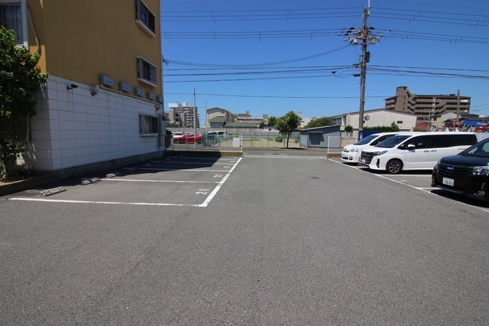 物件外観写真4　(駐車場)