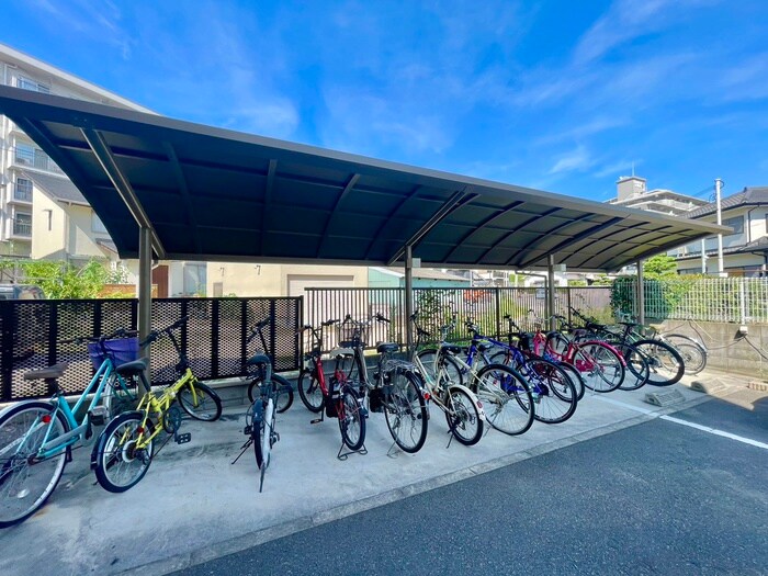 物件外観写真4　(駐輪場)