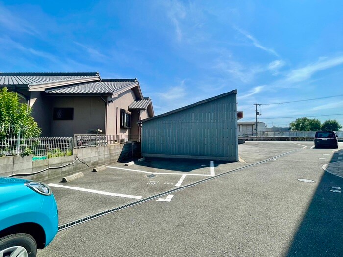 物件外観写真5　(駐車場)