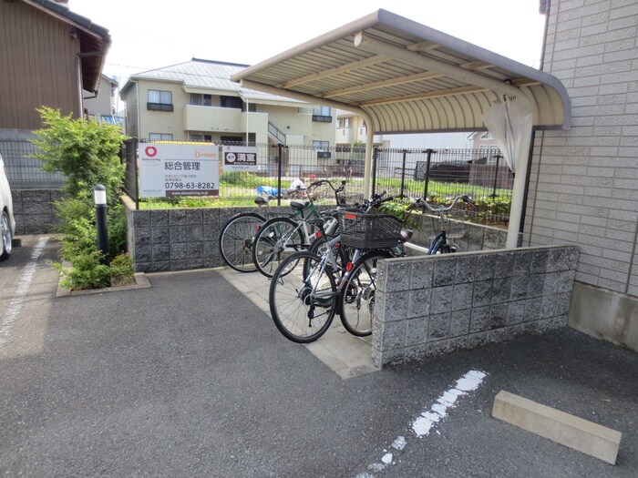 物件外観写真6　(駐輪場)