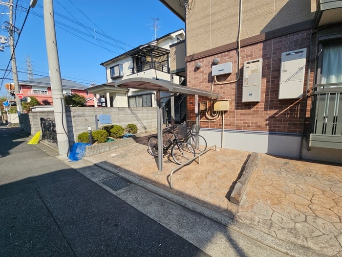 物件外観写真3　(駐輪場)