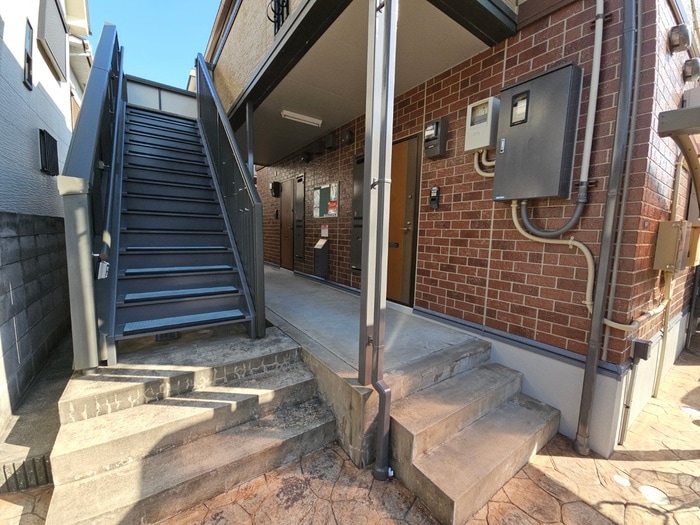 物件外観写真4　(エントランス部分)