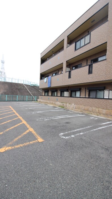 物件外観写真5　(駐車場)