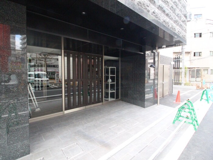 物件外観写真2　(エントランス部分)