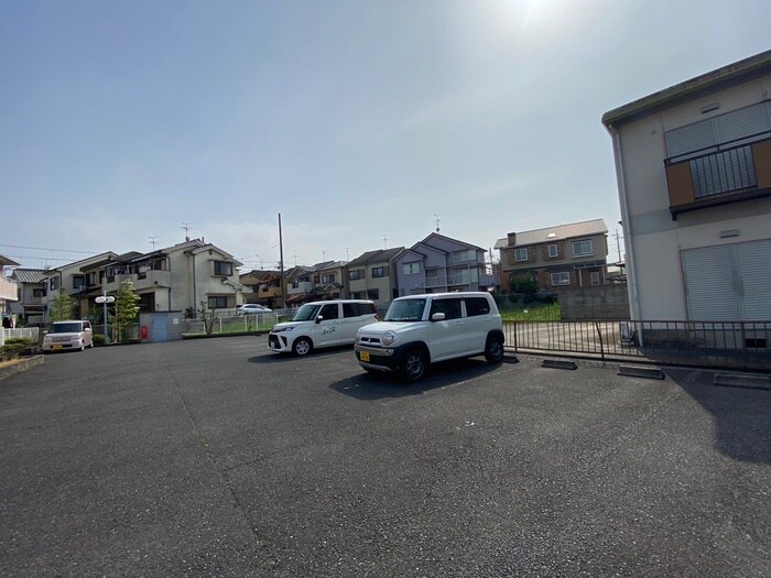 物件外観写真4　(駐車場)