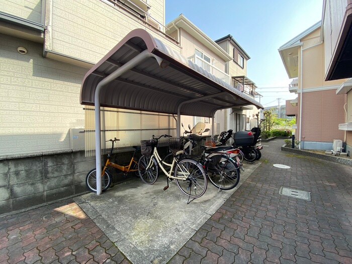 物件外観写真5　(駐輪場)