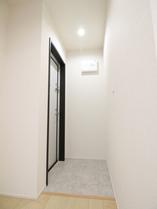 物件内観写真9　(玄関)