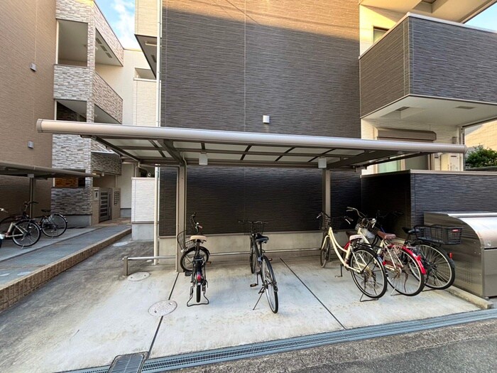 物件外観写真4　(駐輪場)