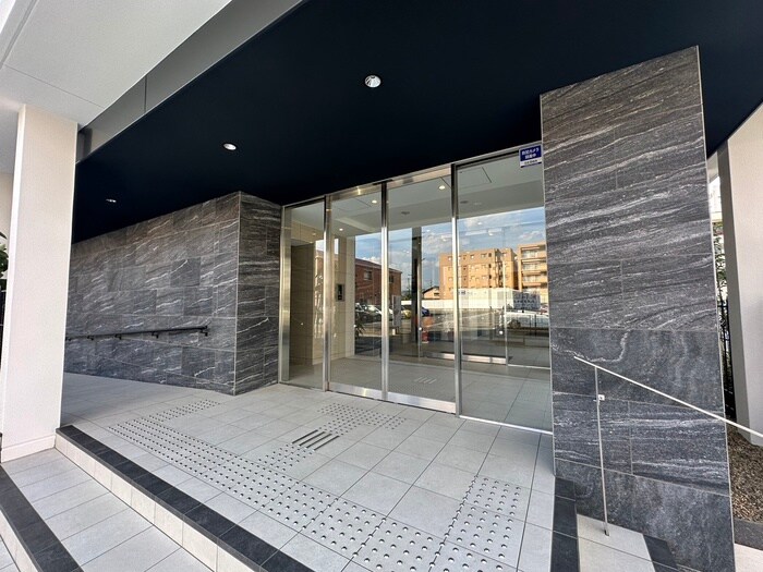 物件外観写真4　(エントランス部分)