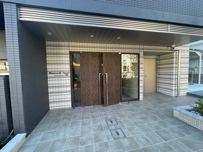 物件外観写真2　(エントランス部分)