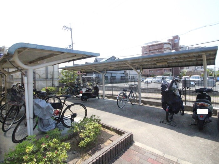 物件外観写真4　(駐輪場)